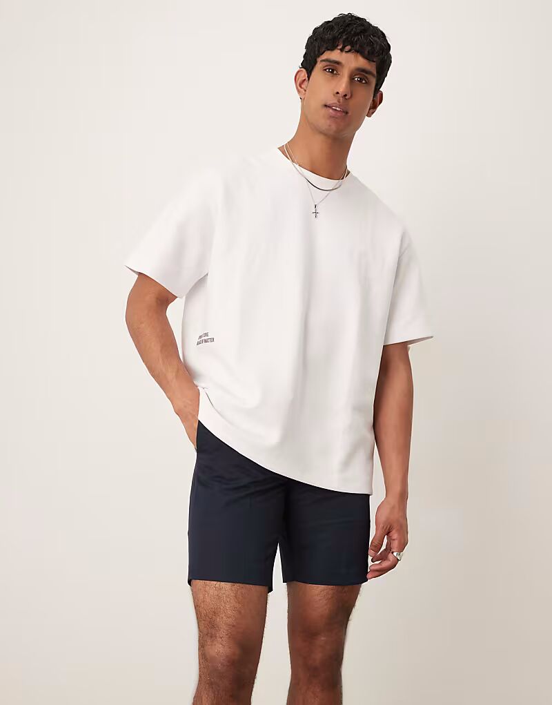 Строгие шорты прямого кроя ASOS DESIGN темно-синего цвета
Строгие шорты прямого кроя ASOS DESIGN темно-синего цвета