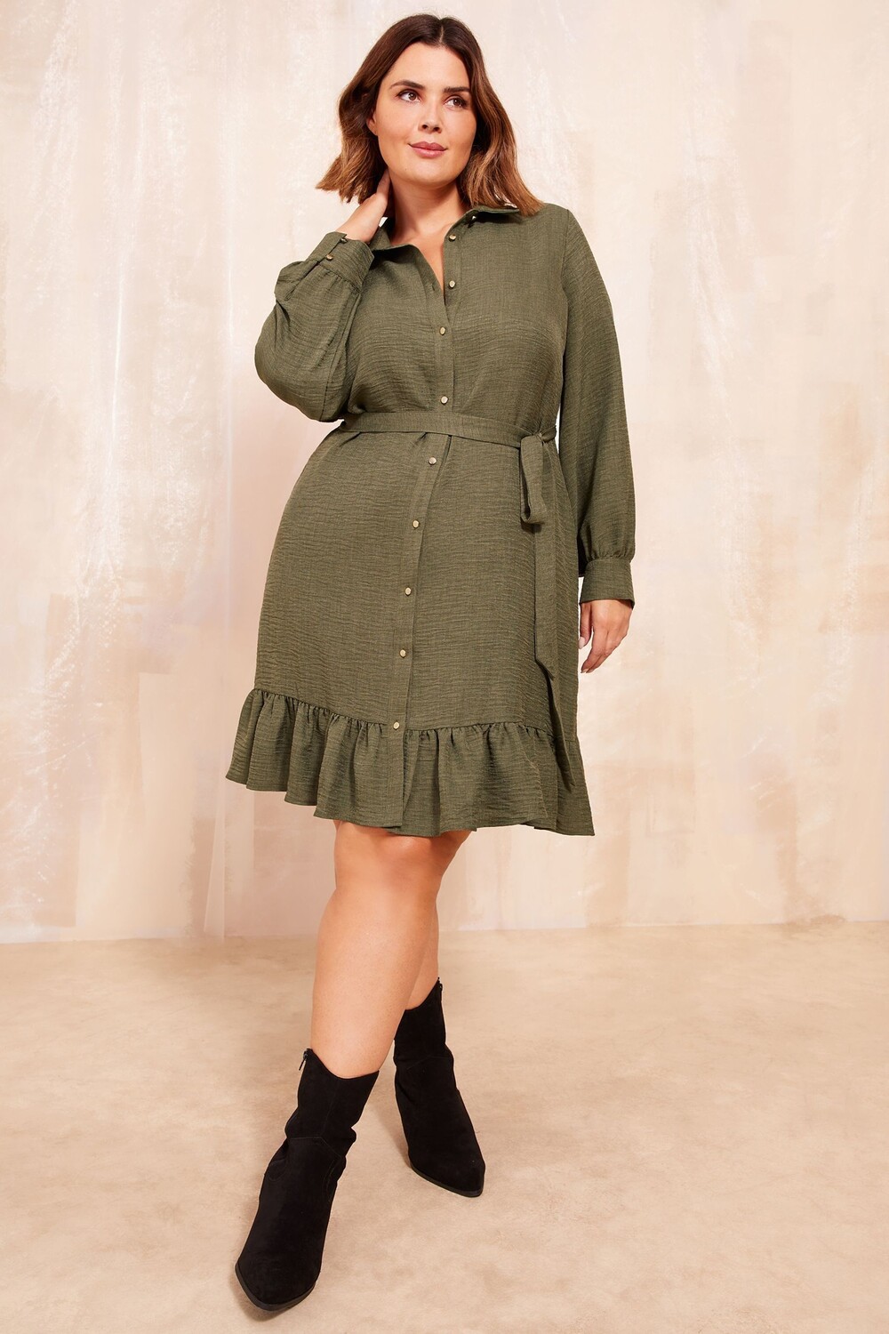 Изгибы, как у этих мини платьев рубашек Friends Like These, зеленый
Изгибы, как у этих мини платьев рубашек Friends Like These, зеленый