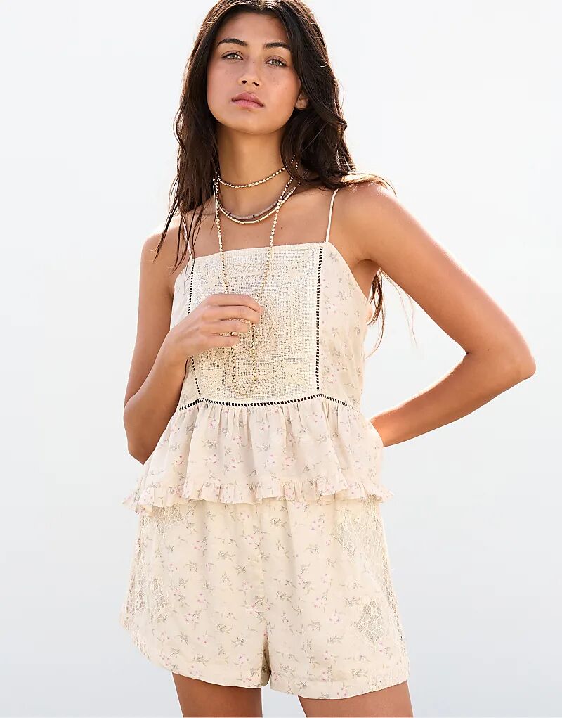 Топ с цветочной вышивкой Pull&Bear бежевого цвета
Топ с цветочной вышивкой Pull&Bear бежевого цвета