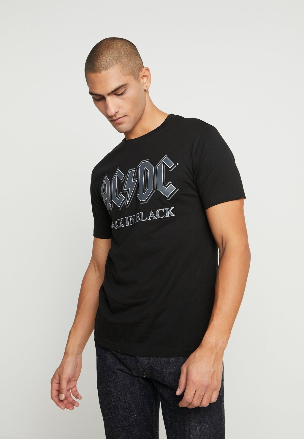 Футболка с принтом ACDC BACK IN BLACK TEE Mister Tee, черный
Футболка с принтом ACDC BACK IN BLACK TEE Mister Tee, черный