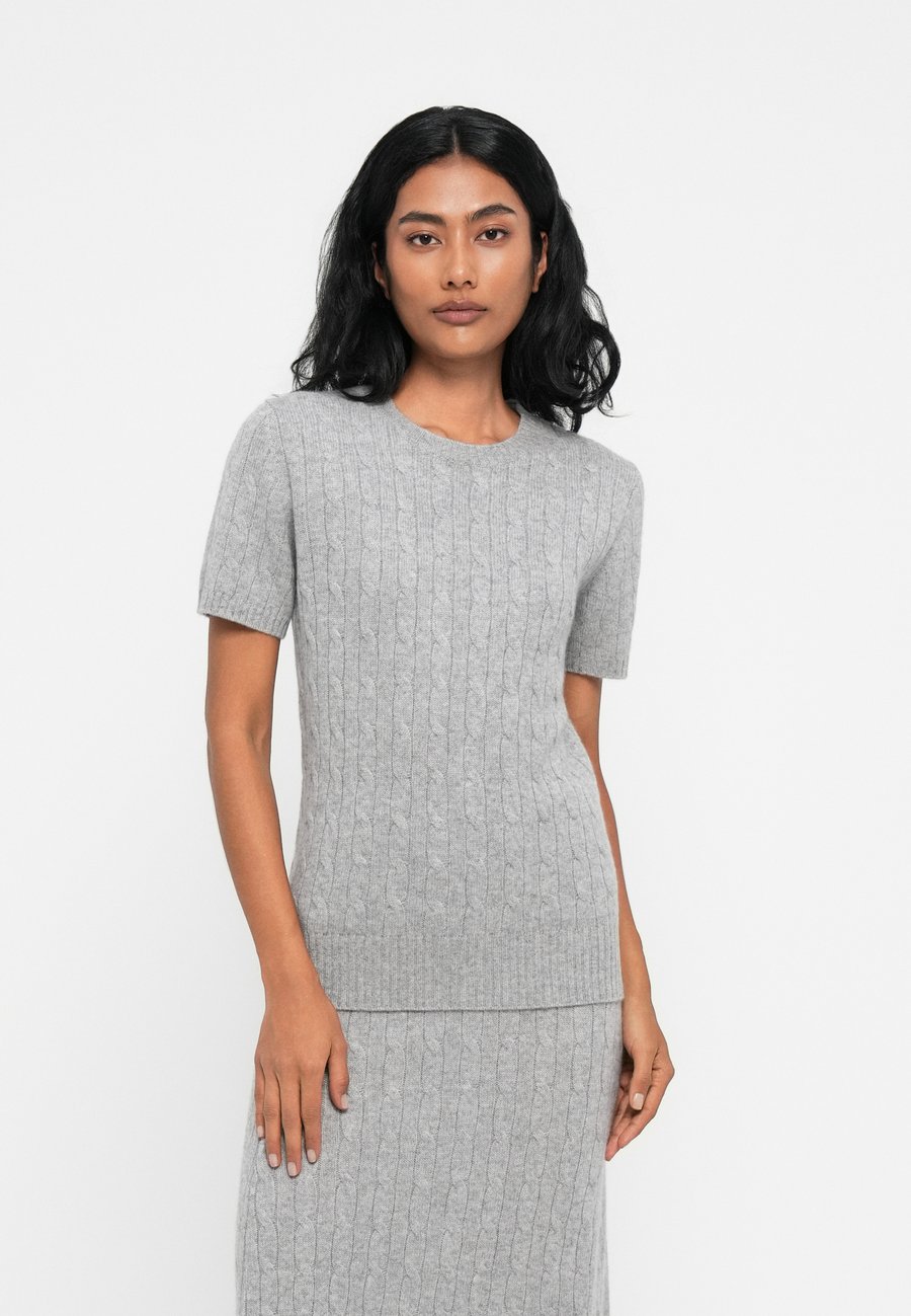Джемпер Davida Cashmere CABLE, Light Grey/Grey
Джемпер Davida Cashmere CABLE, Light Grey/Grey