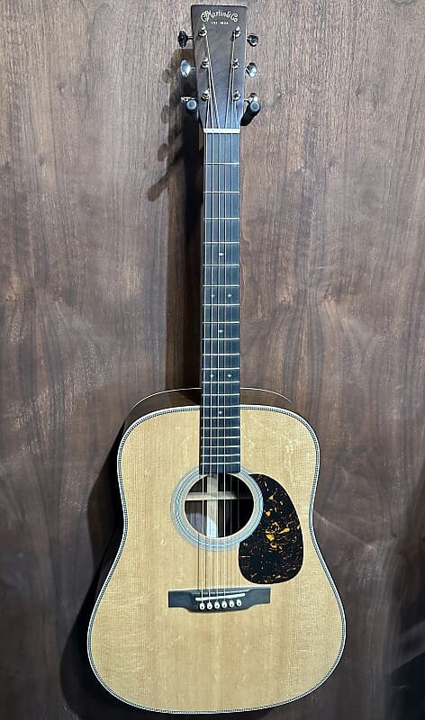 Акустическая гитара Martin Custom Shop Dreadnought 14-Fret Wild Grain East Indian Rosewood Vintage Low Gloss
Акустическая гитара Martin Custom Shop Dreadnought 14-Fret Wild Grain East Indian Rosewood Vintage Low Gloss