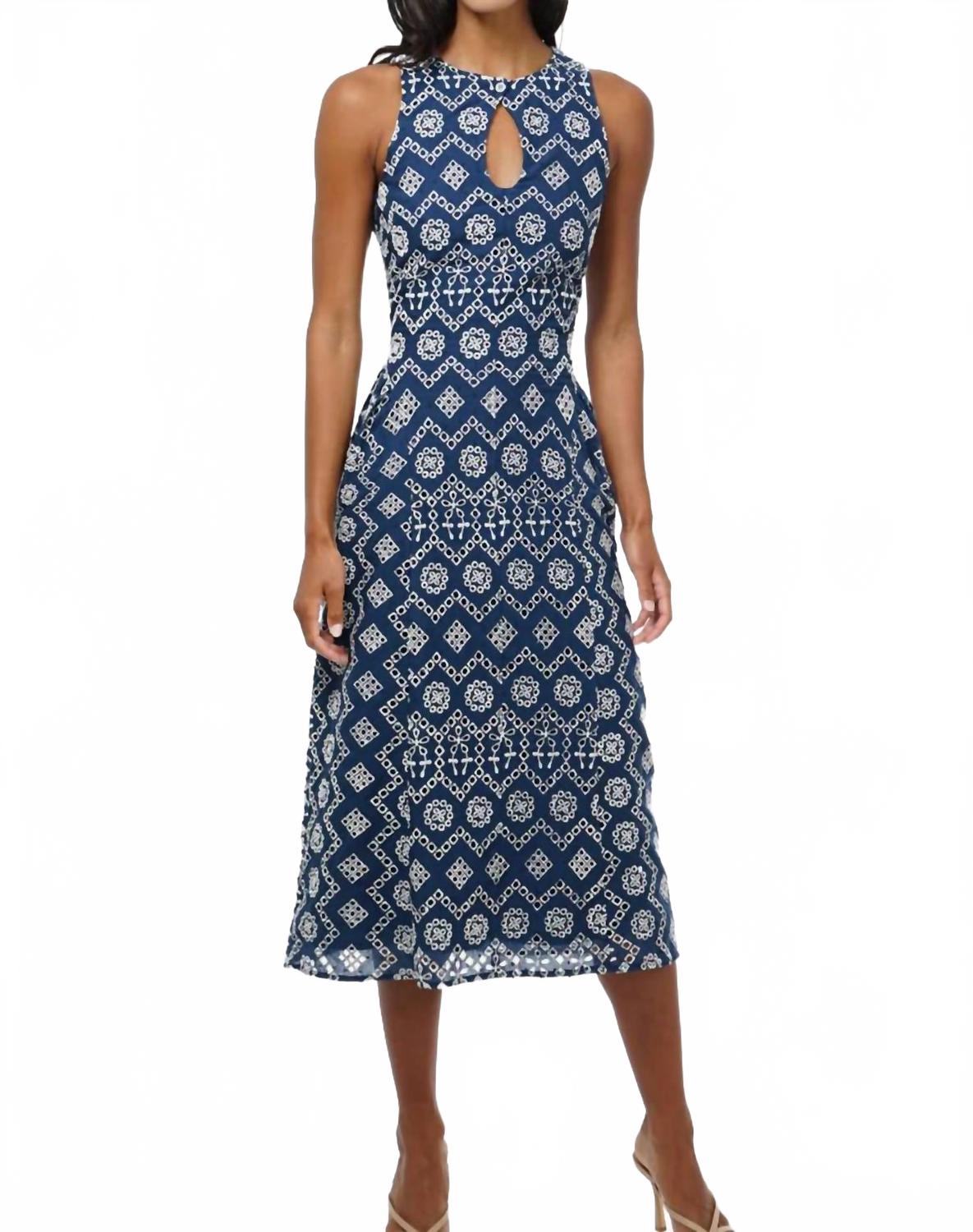 Женское синее миди-платье Soraia из хлопка с ажурной вышивкой Adelyn rae
Женское синее миди-платье Soraia из хлопка с ажурной вышивкой Adelyn rae