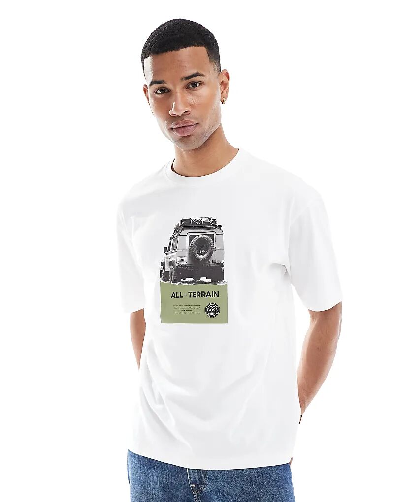 Футболка Boss Orange с изображением автомобиля на груди, белого цвета 
Футболка Boss Orange с изображением автомобиля на груди, белого цвета