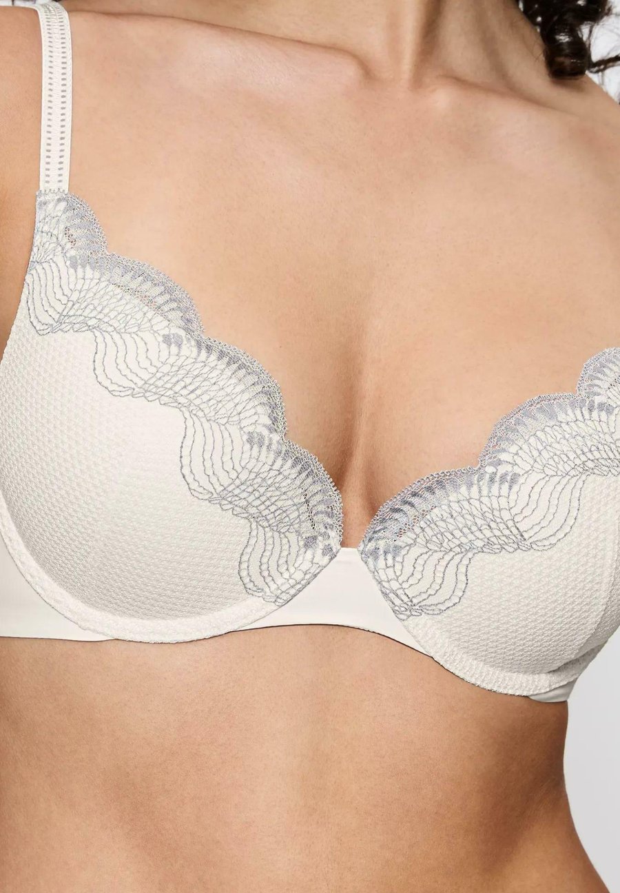 Бюстгальтер Triumph COMFORT GLAM WHU, Silk White/White
Бюстгальтер Triumph COMFORT GLAM WHU, Silk White/White