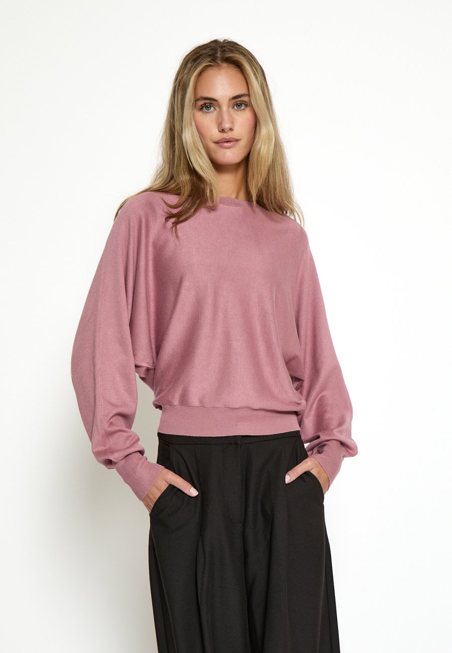 Джемпер Minus DANA BAT SLEEVE, Nostalgia Rose /Mauve
Джемпер Minus DANA BAT SLEEVE, Nostalgia Rose /Mauve