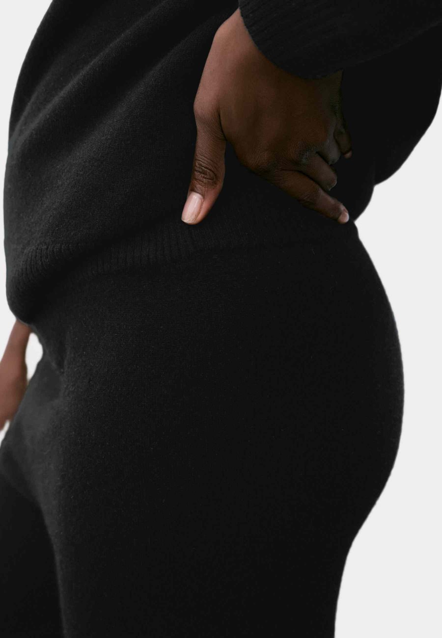 Брюки Marks & Spencer PURE WIDE, Black C/Black
Брюки Marks & Spencer PURE WIDE, Black C/Black
