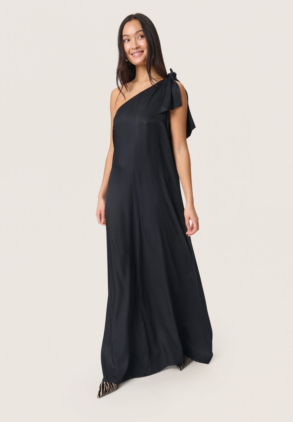 Платье макси BECCA ONE SHOULDER Soaked in Luxury, черный
Платье макси BECCA ONE SHOULDER Soaked in Luxury, черный