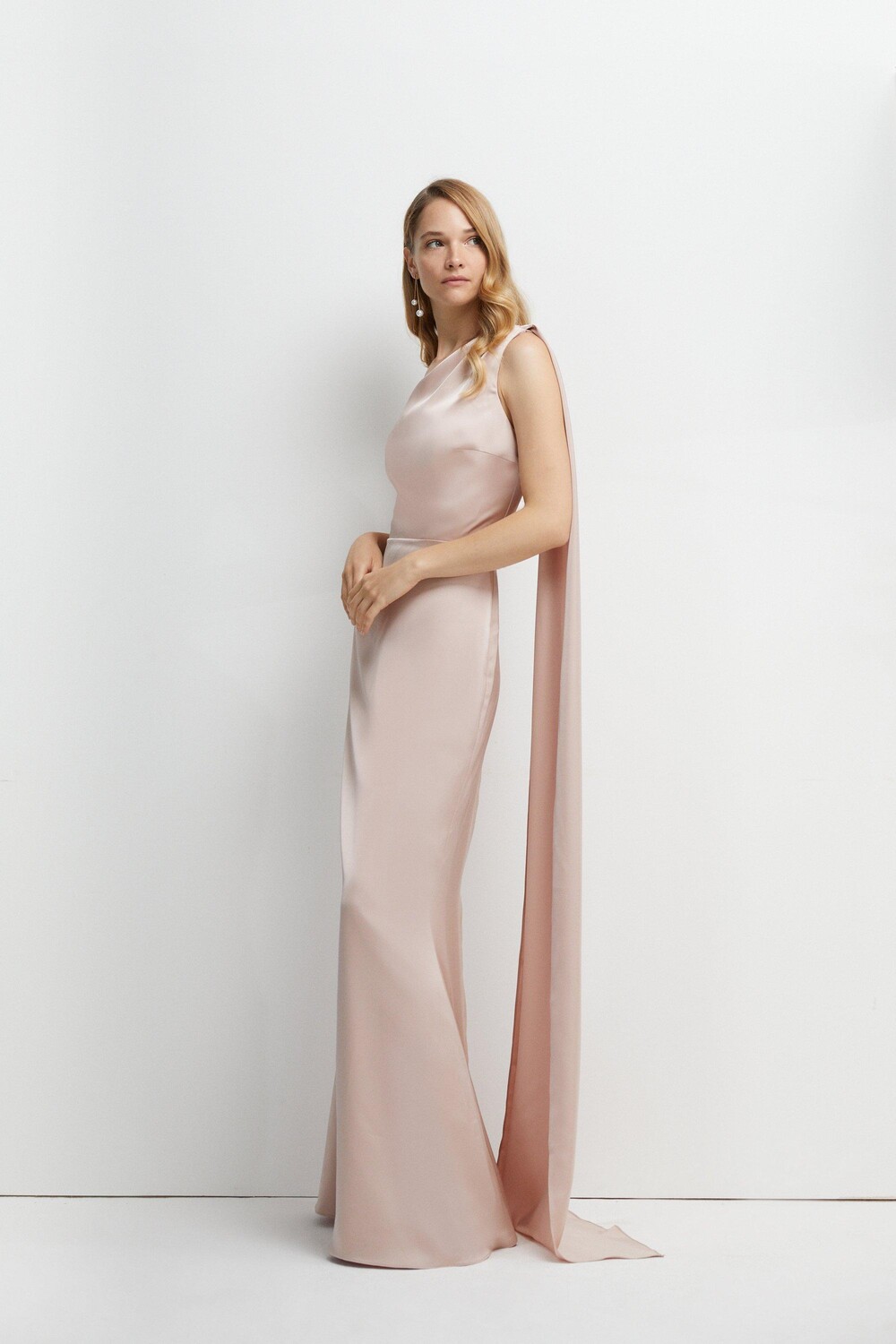 Платье подружки невесты с драпировкой и плечами Coast, бежевый
Платье подружки невесты с драпировкой и плечами Coast, бежевый