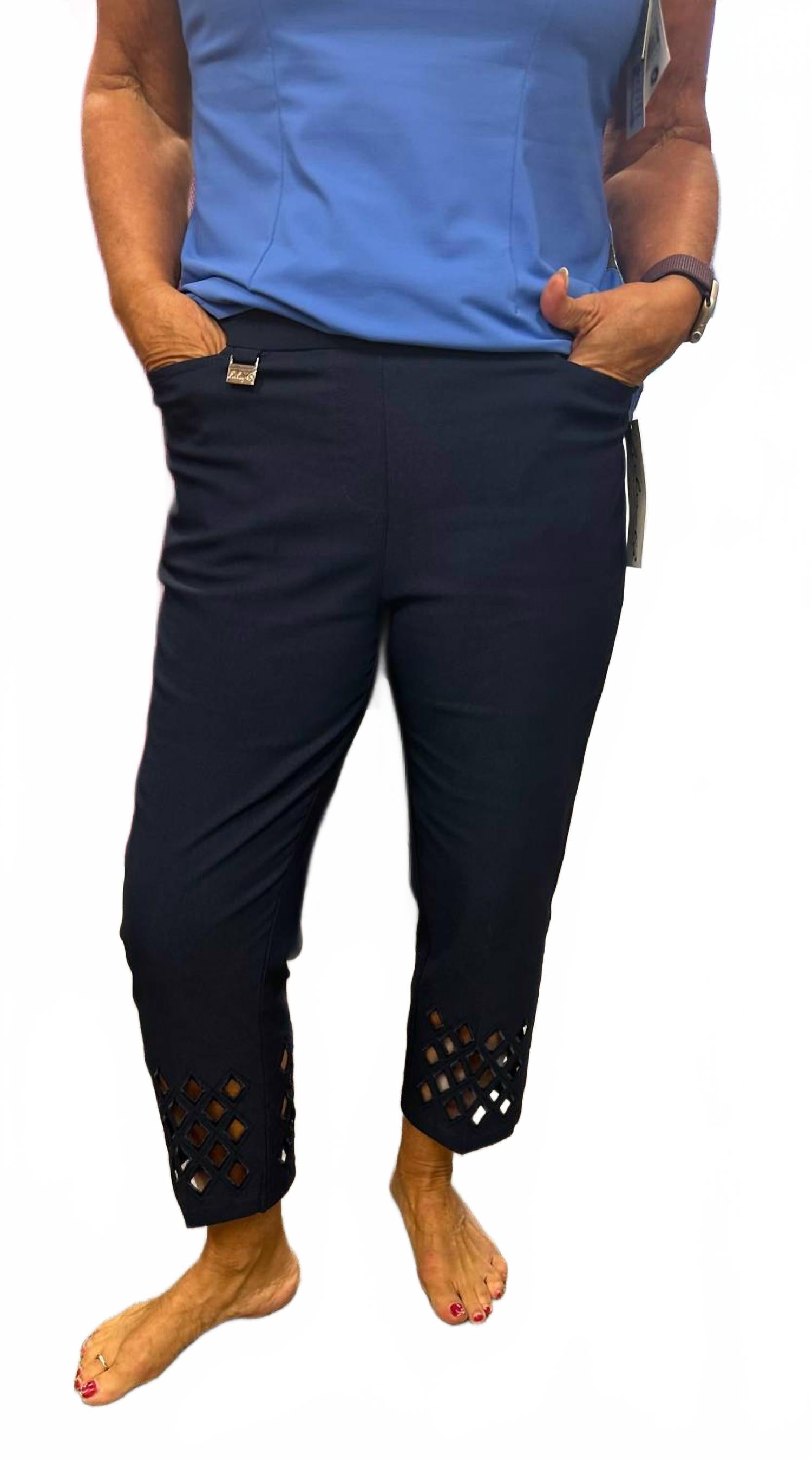 Bangladine Капри с вырезом в цвете navy Lulu-B
Bangladine Капри с вырезом в цвете navy Lulu-B