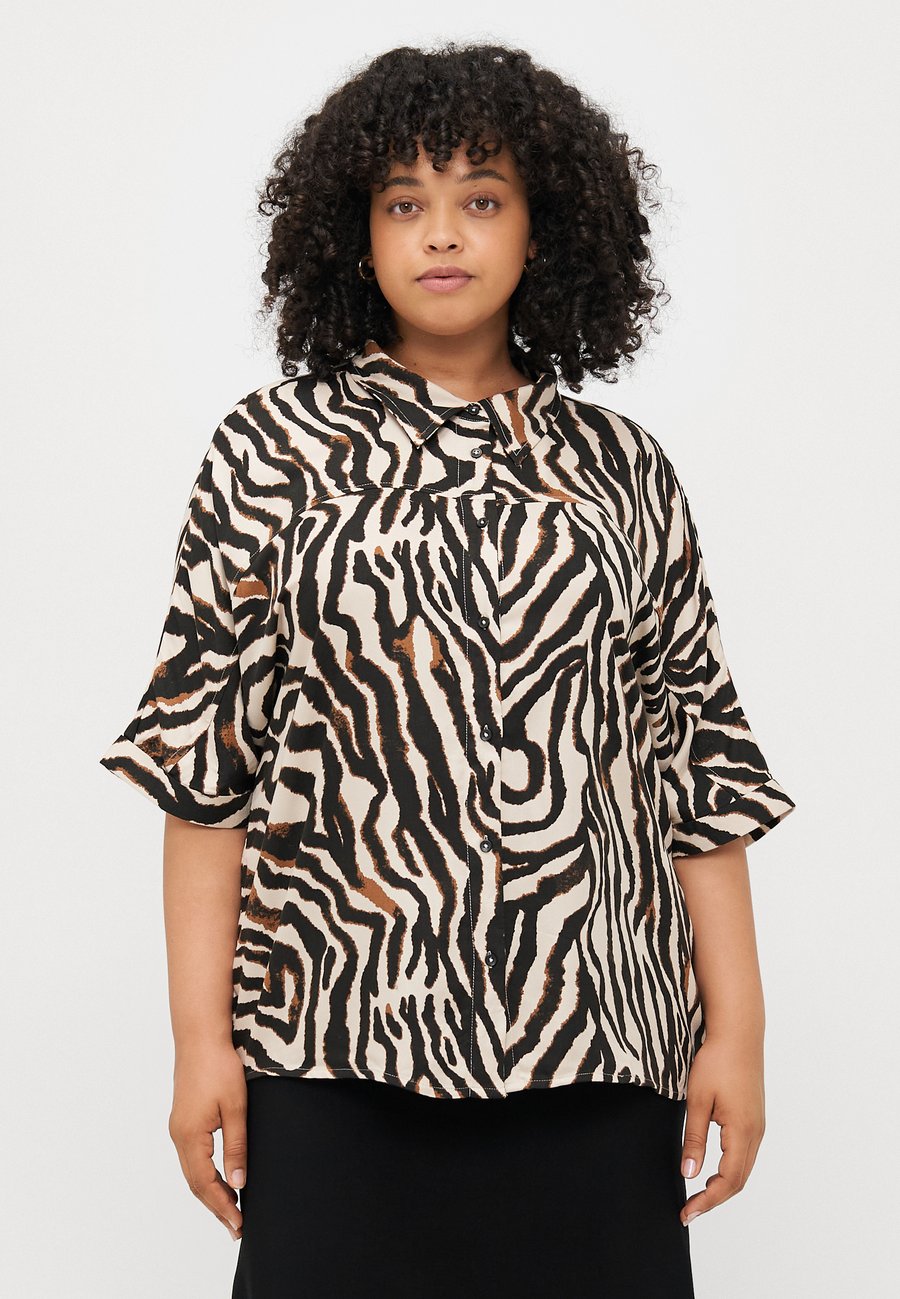 Блуза ONLY Carmakoma CARBERTE LIFE SHIRT , Pumice Stone/Sand
Блуза ONLY Carmakoma CARBERTE LIFE SHIRT , Pumice Stone/Sand