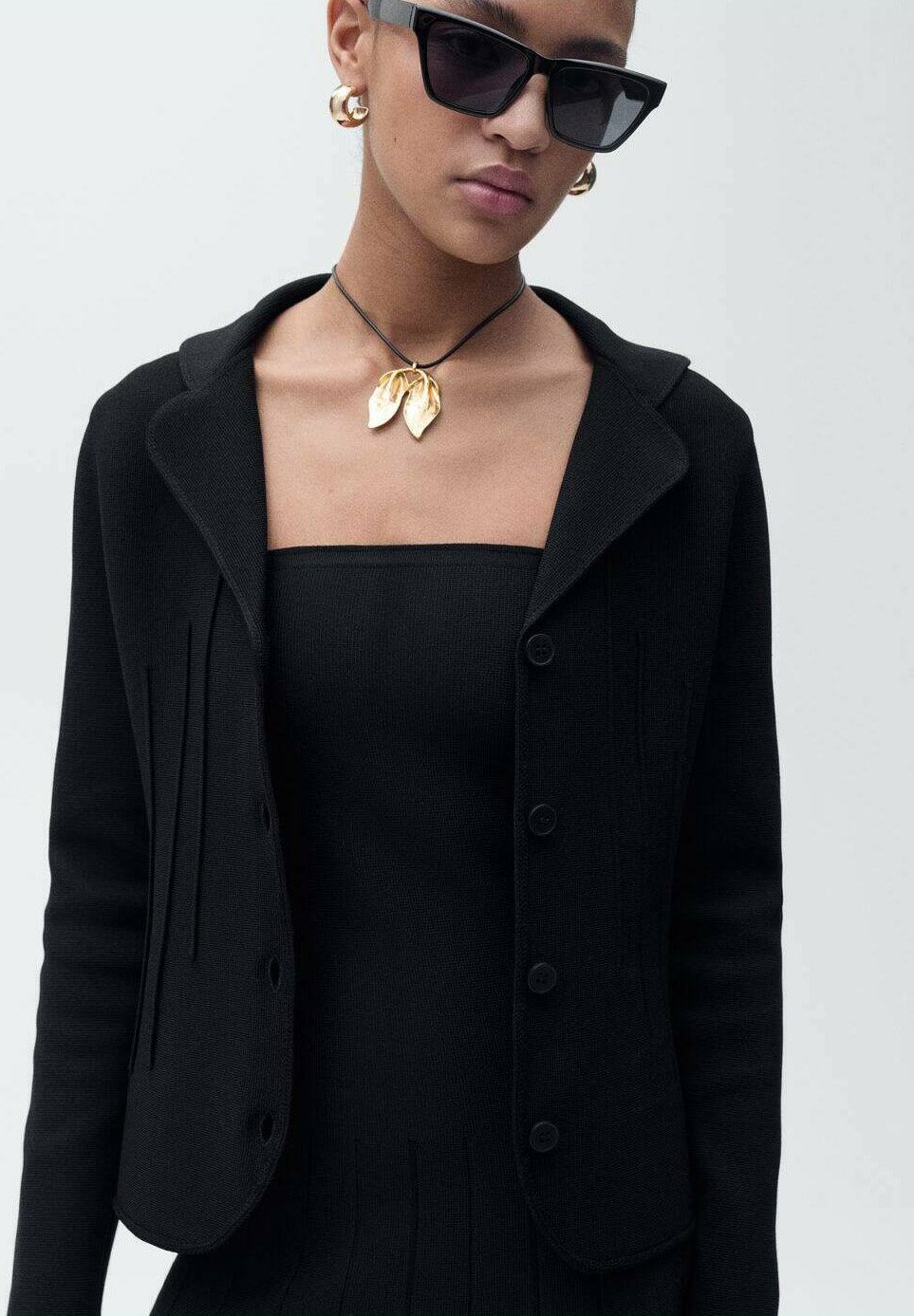 Блейзер Mango, черный
Блейзер Mango, черный