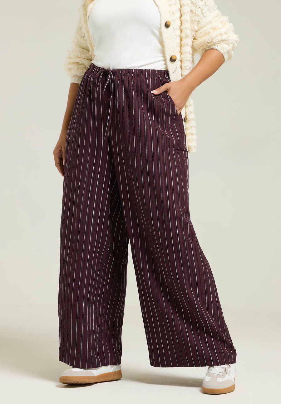 Брюки Yours Clothing STRIPE WIDE LEG , Burgundy/Red
Брюки Yours Clothing STRIPE WIDE LEG , Burgundy/Red
