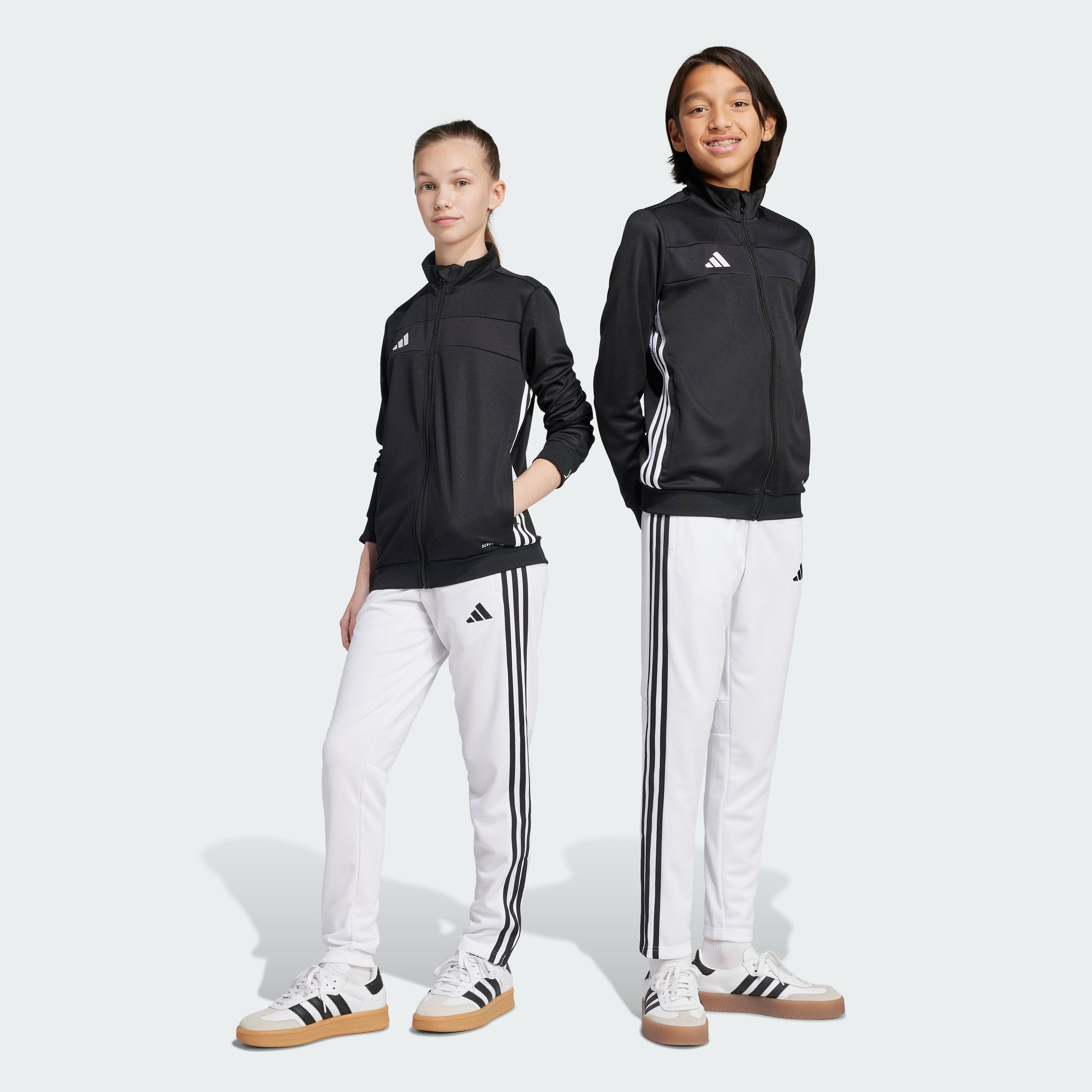 Детские тренировочные штаны Adidas Tiro 25 Essentials, белый/черный
Детские тренировочные штаны Adidas Tiro 25 Essentials, белый/черный