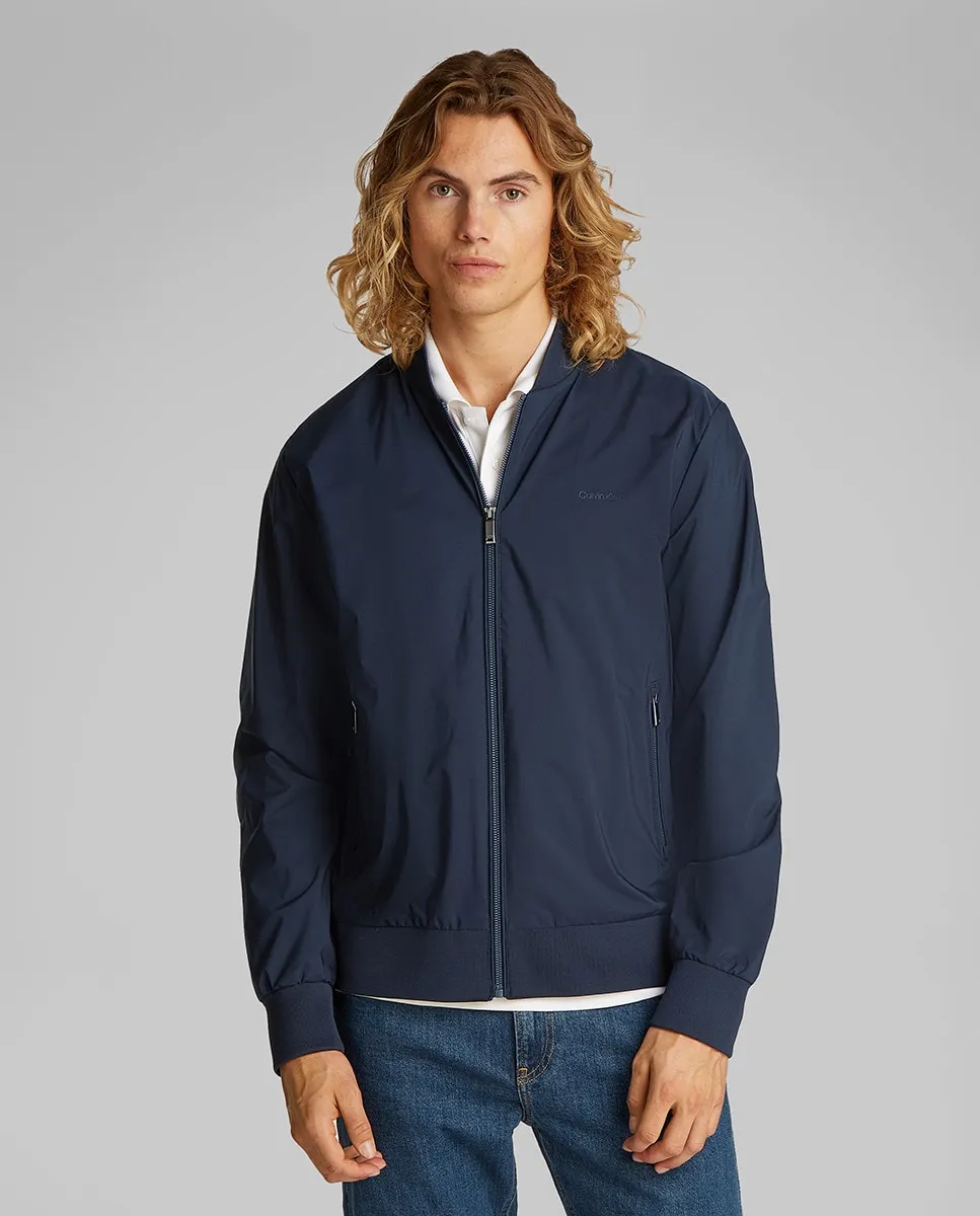 Матовая мужская куртка-бомбер Calvin Klein, тёмно-синий
Матовая мужская куртка-бомбер Calvin Klein, тёмно-синий