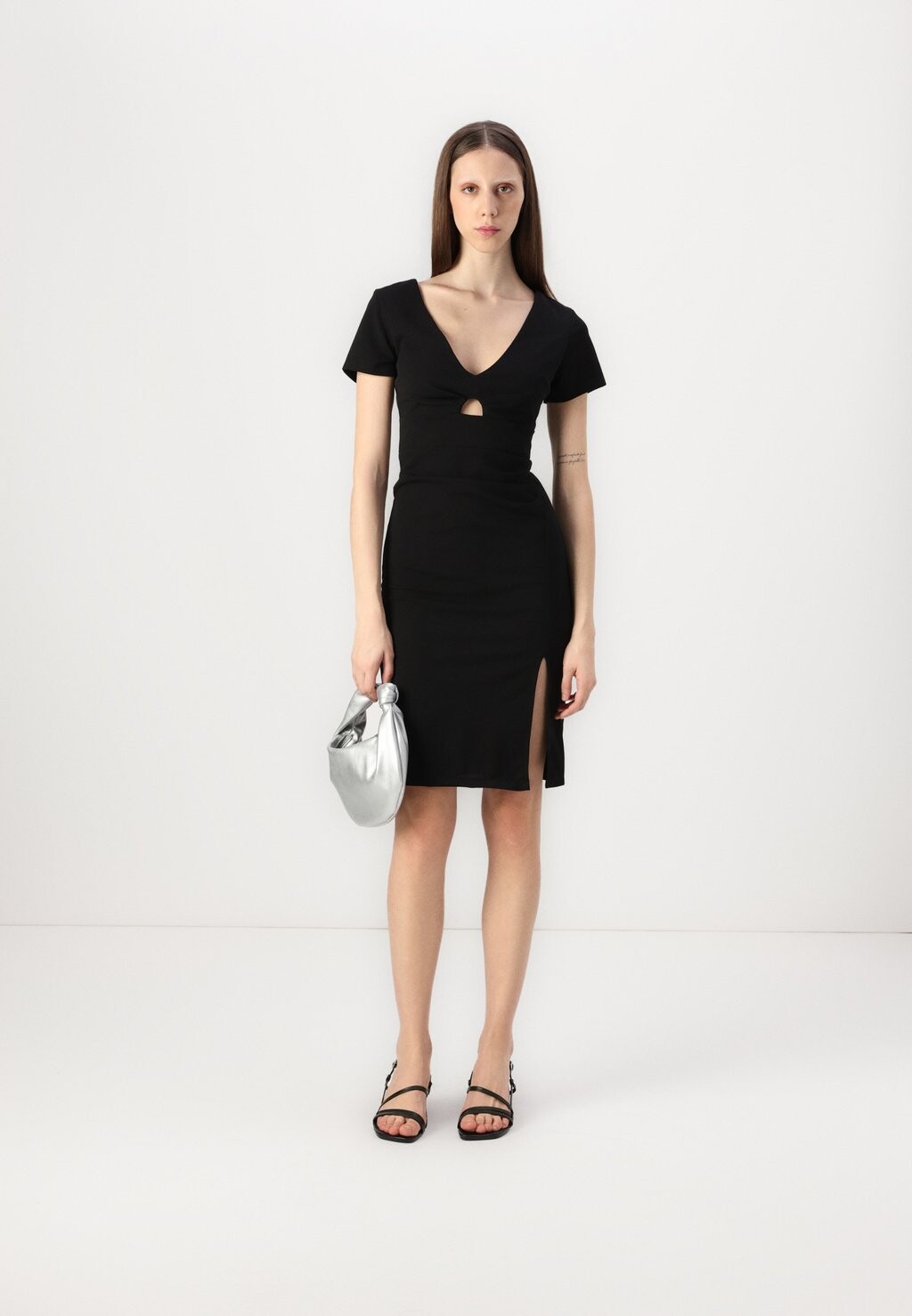 Коктейльное платье / Вечернее платье BERNADETTE CUT OUT MIDI DRESS WAL G., черный
Коктейльное платье / Вечернее платье BERNADETTE CUT OUT MIDI DRESS WAL G., черный