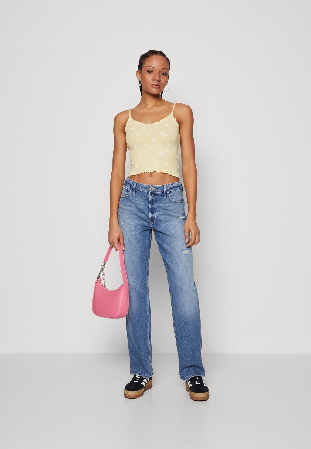 Топ Lettuce 3 Pack Hollister Co., цвет white/yellow/black
Топ Lettuce 3 Pack Hollister Co., цвет white/yellow/black