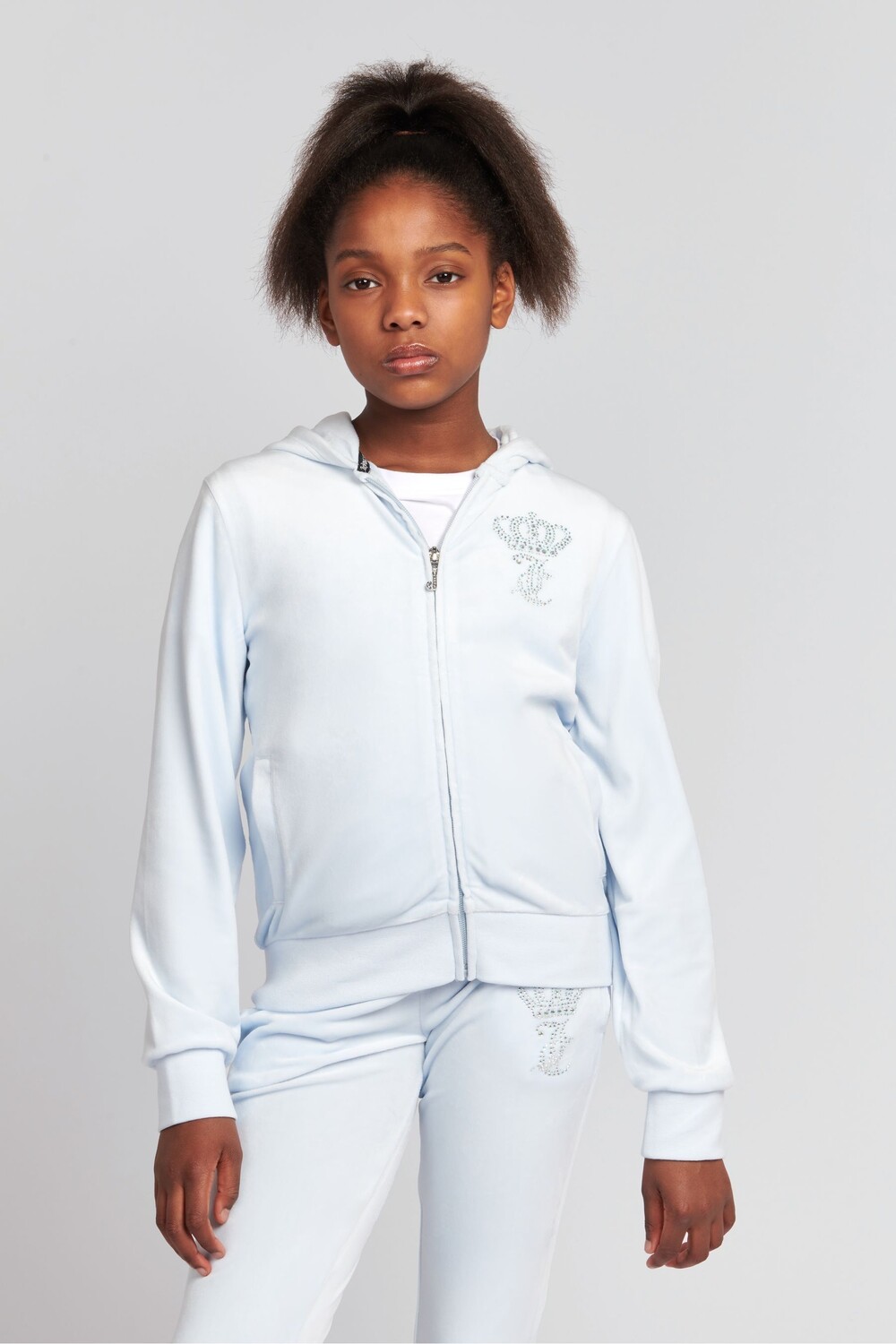 Толстовка для девочек с капюшоном на молнии и аппликацией в виде короны из стразов Juicy Couture, синий
Толстовка для девочек с капюшоном на молнии и аппликацией в виде короны из стразов Juicy Couture, синий