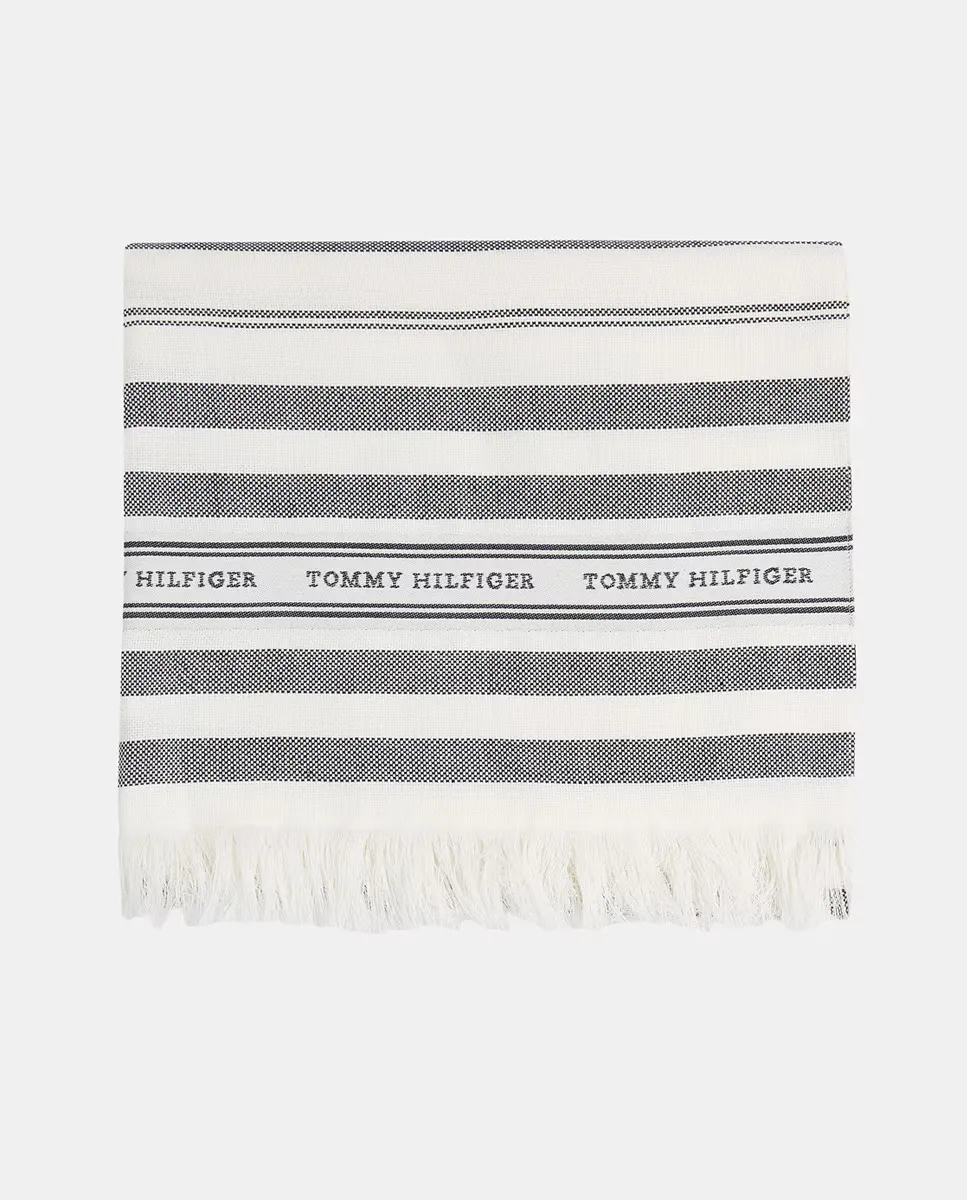 Женский хлопковый шарф с узором в тёмно-синюю полоску от Tommy Hilfiger, темно-синий
Женский хлопковый шарф с узором в тёмно-синюю полоску от Tommy Hilfiger, темно-синий