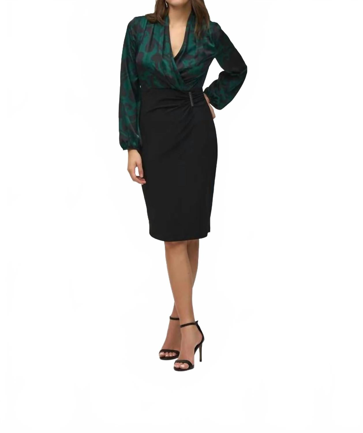 Черно-зеленое платье с узором пейсли из трикотажа и атласа Joseph Ribkoff
Черно-зеленое платье с узором пейсли из трикотажа и атласа Joseph Ribkoff