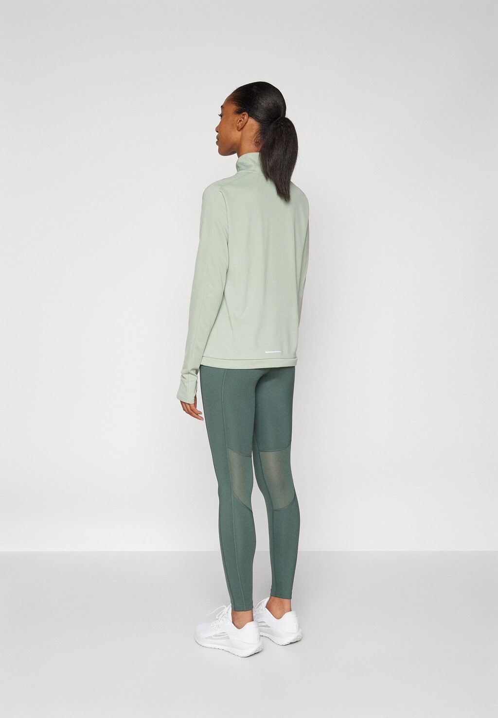 Леггинсы FAST Nike Performance, темно-зеленый
Леггинсы FAST Nike Performance, темно-зеленый