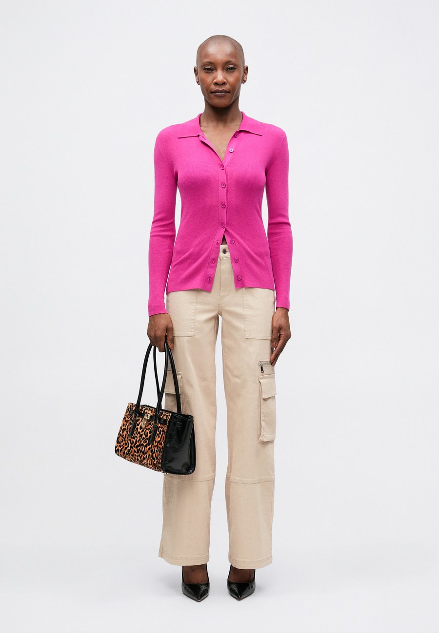 Сумка MICHAEL Michael Kors HAMILTON SHOULDER TOTE, Marigold-Coloured/Gold-Coloured
Сумка MICHAEL Michael Kors HAMILTON SHOULDER TOTE, Marigold-Coloured/Gold-Coloured