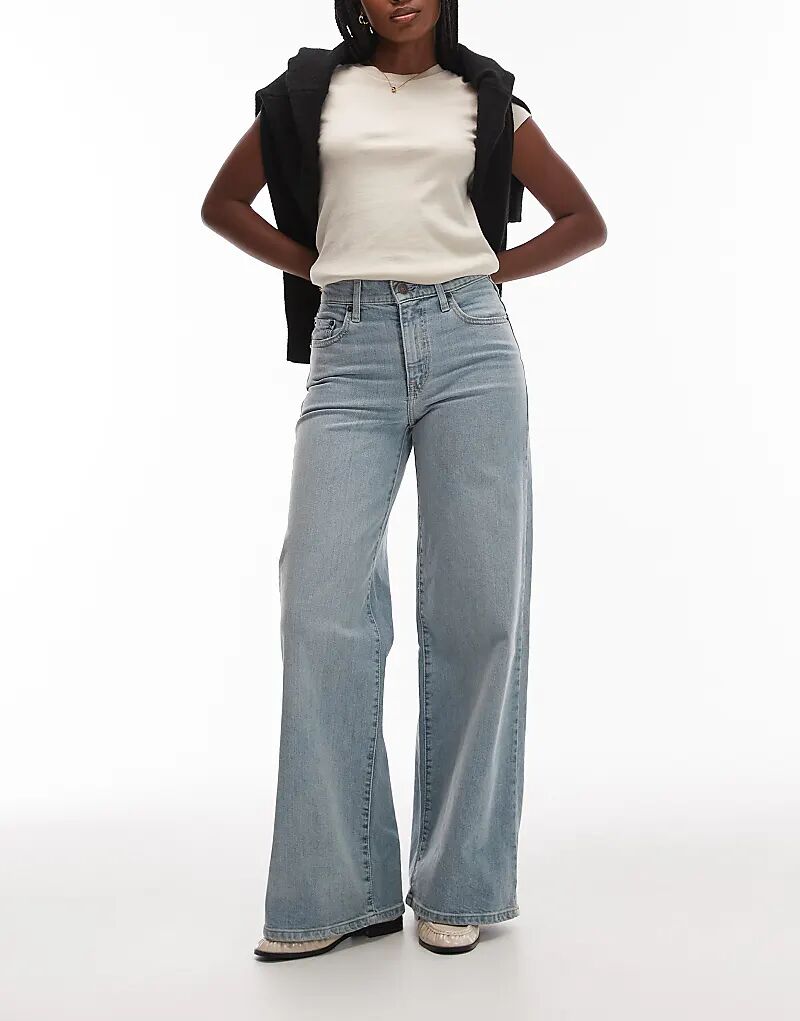 Джинсы Levi's 728 с высокой посадкой и широкими штанинами, светло-синего цвета
Джинсы Levi's 728 с высокой посадкой и широкими штанинами, светло-синего цвета