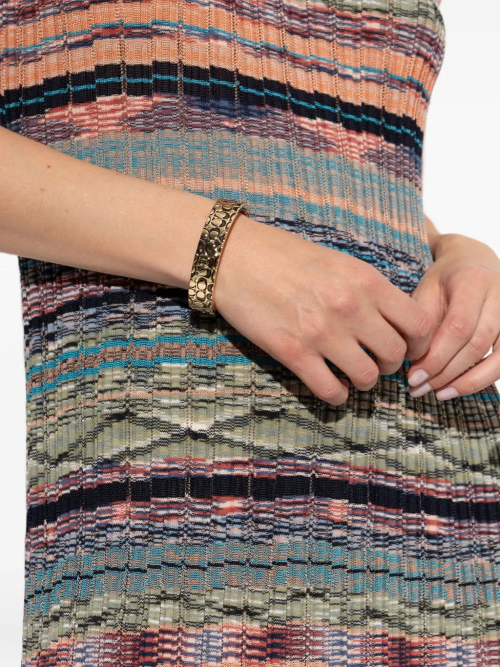 Браслет с тисненым логотипом Coach, золотой
Браслет с тисненым логотипом Coach, золотой