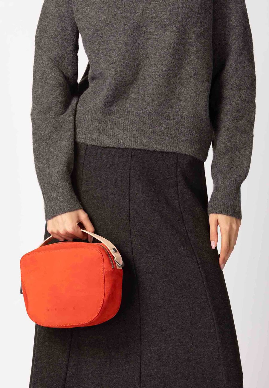 Сумка кросс-боди Bree UNISEX THE ICONS CUBE, Orange
Сумка кросс-боди Bree UNISEX THE ICONS CUBE, Orange