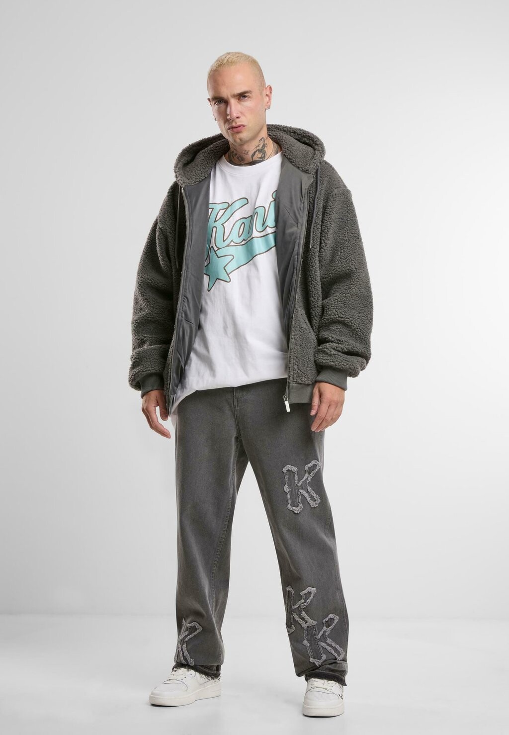 Футболка с принтом STAR LOGO TEE Karl Kani, белый 
Футболка с принтом STAR LOGO TEE Karl Kani, белый