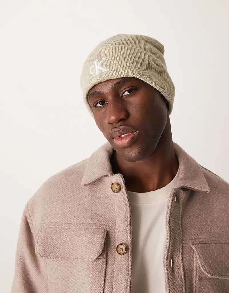 Шапка-бини с вышивкой monologo цвета овсянки Calvin Klein Jeans
Шапка-бини с вышивкой monologo цвета овсянки Calvin Klein Jeans