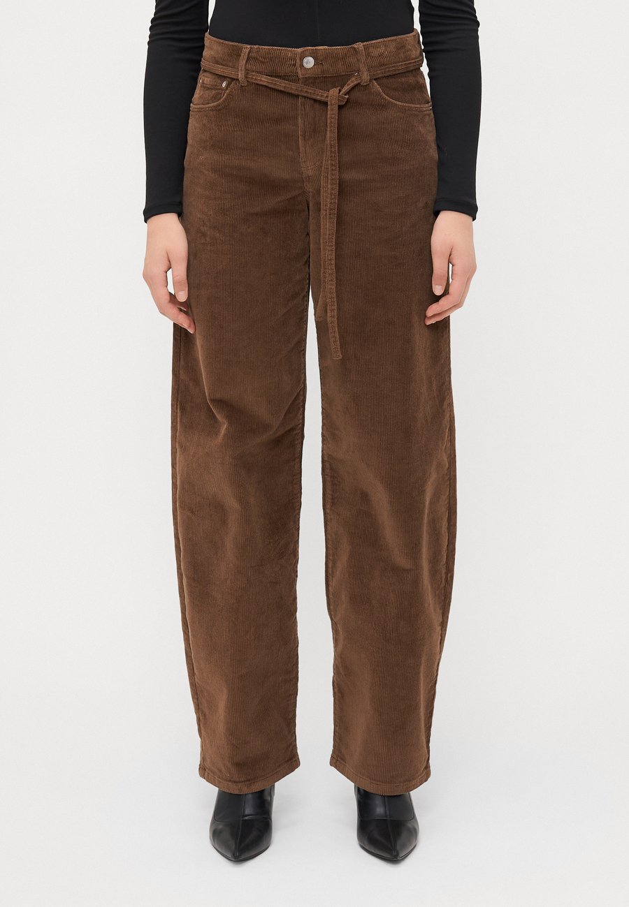 Брюки ONLY Tall ONLGIANNA GLOBAL BELT, Cub/Brown
Брюки ONLY Tall ONLGIANNA GLOBAL BELT, Cub/Brown