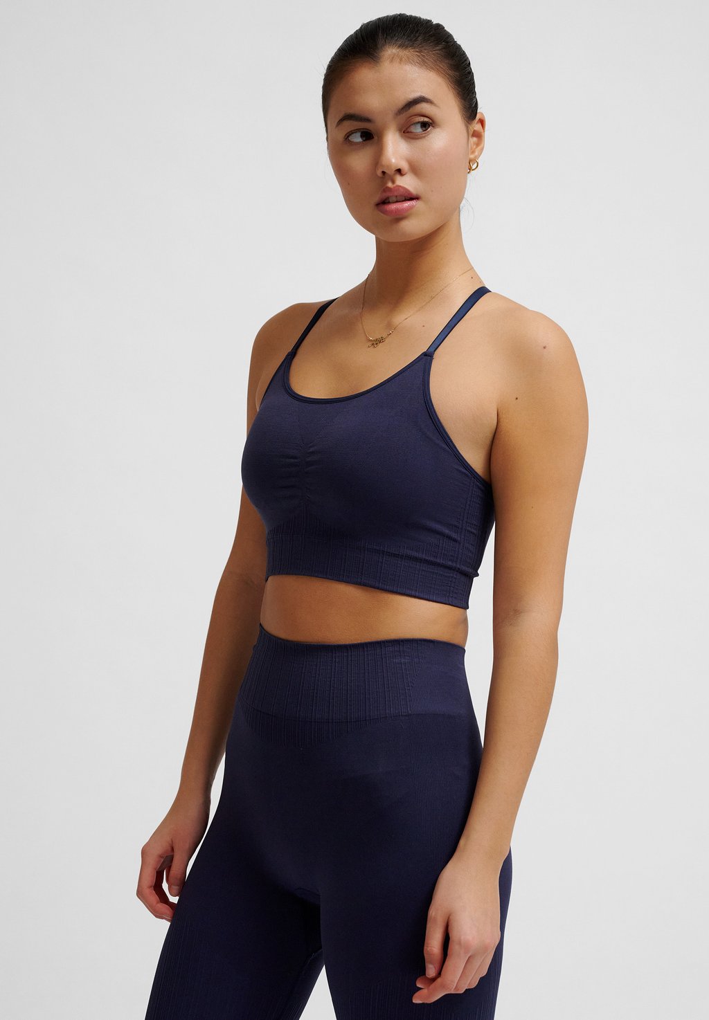 Спортивный бюстгальтер с легкой поддержкой Hummel, темно-синий
Спортивный бюстгальтер с легкой поддержкой Hummel, темно-синий