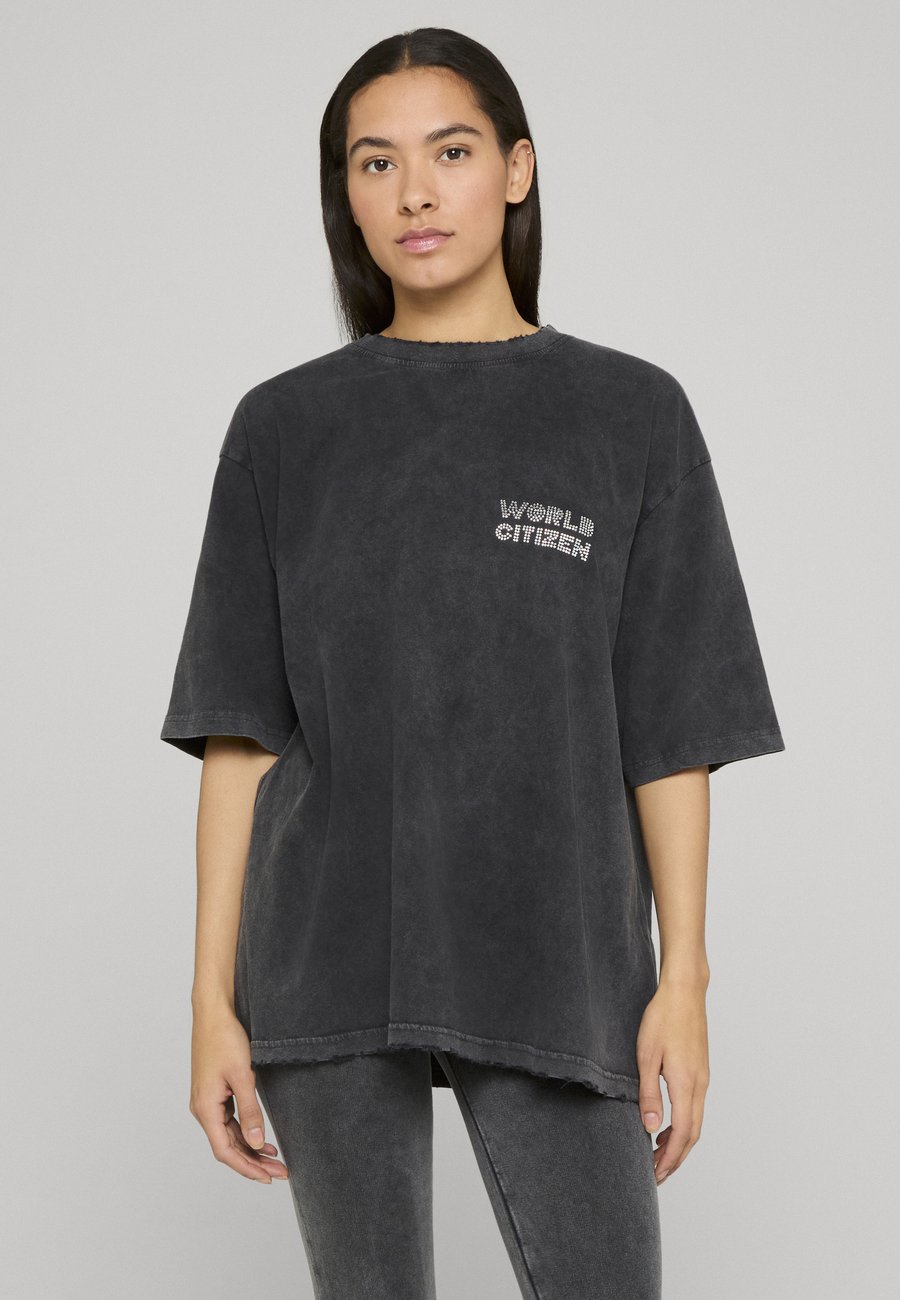 Футболка FELICIOUS VINATGE OVERSIZE RHINESTONES, Shark/Multi-Coloured, Красный, Футболка FELICIOUS VINATGE OVERSIZE RHINESTONES, Shark/Multi-Coloured
Футболка FELICIOUS VINATGE OVERSIZE RHINESTONES, Shark/Multi-Coloured, Красный, Футболка FELICIOUS VINATGE OVERSIZE RHINESTONES, Shark/Multi-Coloured