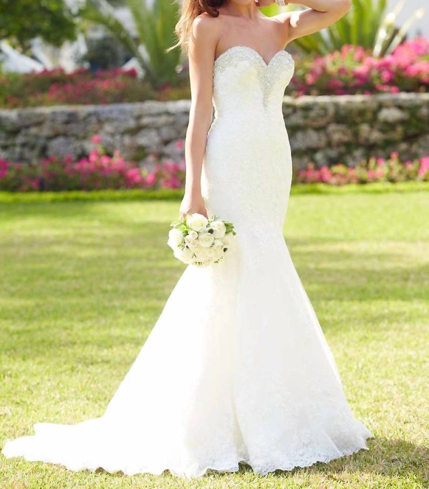 Платье-клеш с отделкой из кристаллов Swarovski, цвет слоновой кости/серебро Allure Bridals
Платье-клеш с отделкой из кристаллов Swarovski, цвет слоновой кости/серебро Allure Bridals