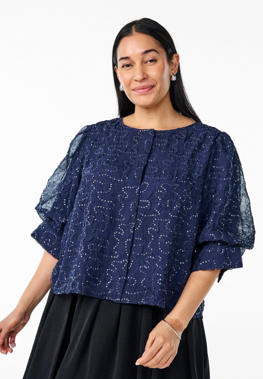 Блуза Zizzi MIT PAILLETTEN UND HALB ÄRMELN, Navy Blazer/Dark Blue
Блуза Zizzi MIT PAILLETTEN UND HALB ÄRMELN, Navy Blazer/Dark Blue