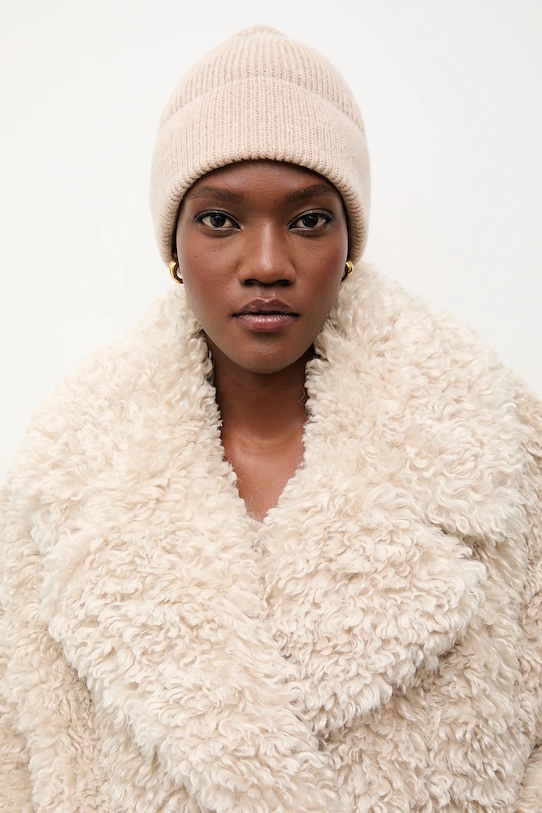 Шапка из мериносовой шерсти Answear.Lab, бежевый
Шапка из мериносовой шерсти Answear.Lab, бежевый