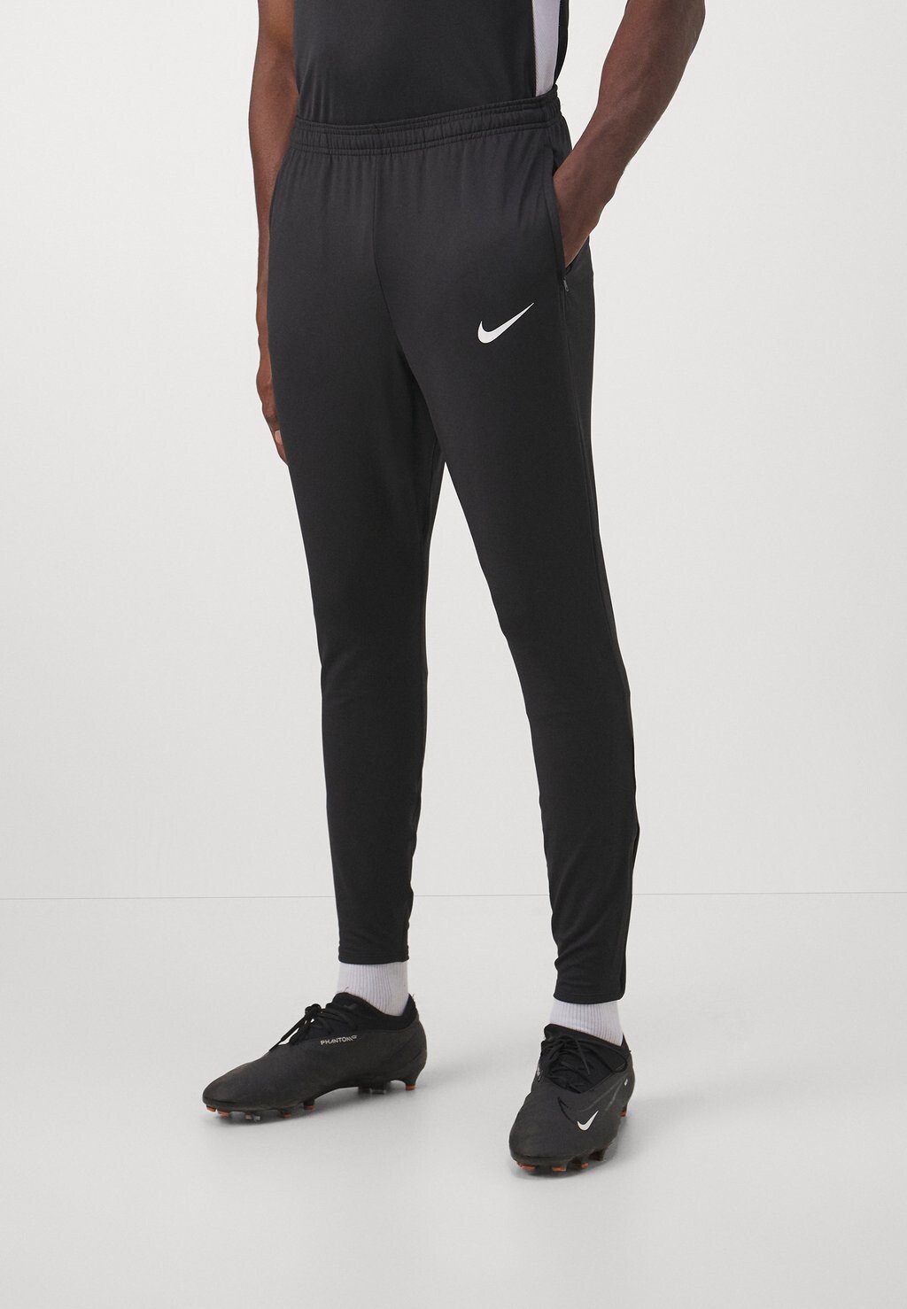 Спортивные брюки Strike Pant Nike, цвет black/white
Спортивные брюки Strike Pant Nike, цвет black/white