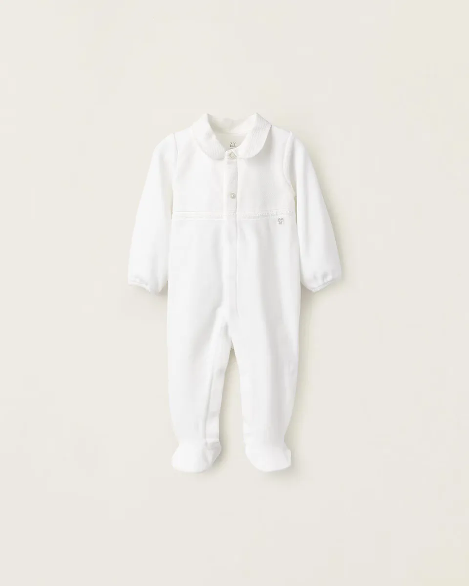 Бархатная пижама для малышки с нагрудником воротником Zippy, белый
Бархатная пижама для малышки с нагрудником воротником Zippy, белый