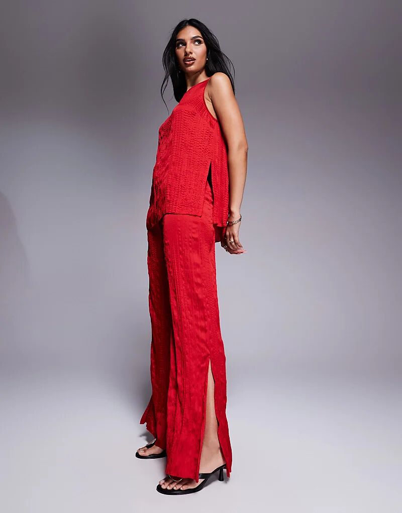 Прямые брюки из жатого атласа ASOS DESIGN с разрезом, вишнево-красного цвета
Прямые брюки из жатого атласа ASOS DESIGN с разрезом, вишнево-красного цвета