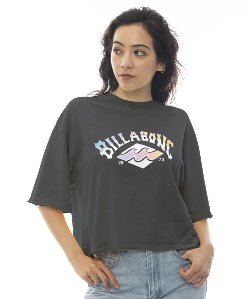 Женская укороченная футболка с короткими рукавами и принтом логотипа BILLABONG, черный
Женская укороченная футболка с короткими рукавами и принтом логотипа BILLABONG, черный