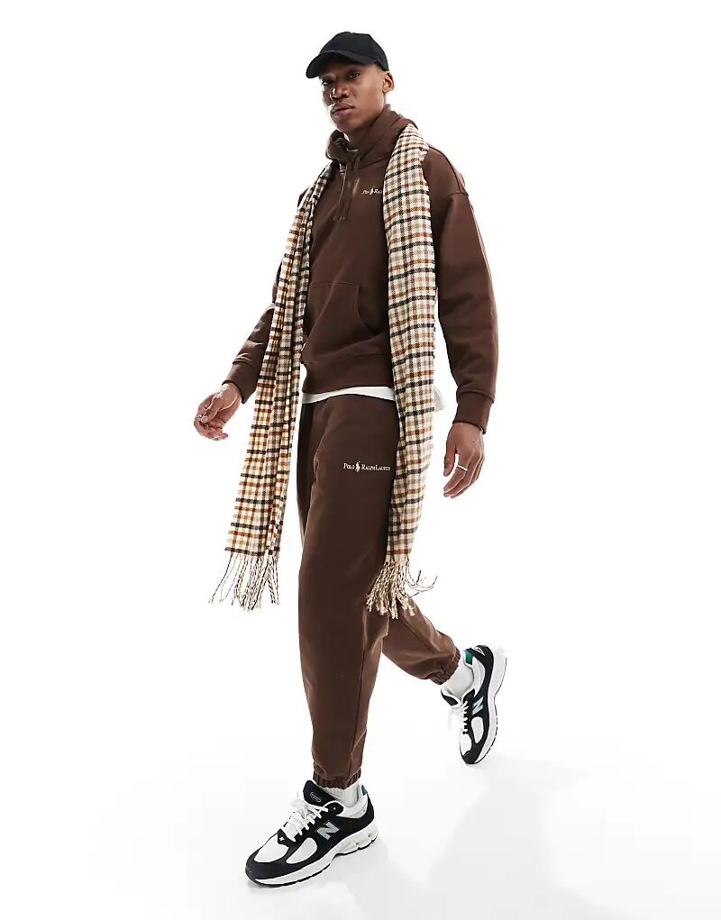 Брюки-джоггеры Polo Ralph Lauren из плотной ткани с логотипом игрока мешковатые коричневые (часть комплекта)
Брюки-джоггеры Polo Ralph Lauren из плотной ткани с логотипом игрока мешковатые коричневые (часть комплекта)