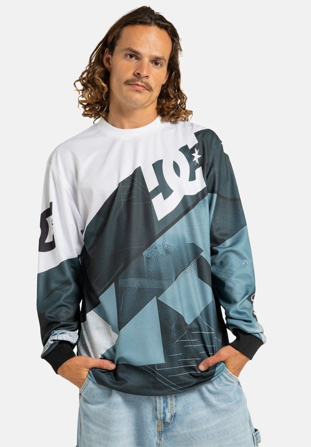 Лонгслив DC Shoes, черный 
Лонгслив DC Shoes, черный