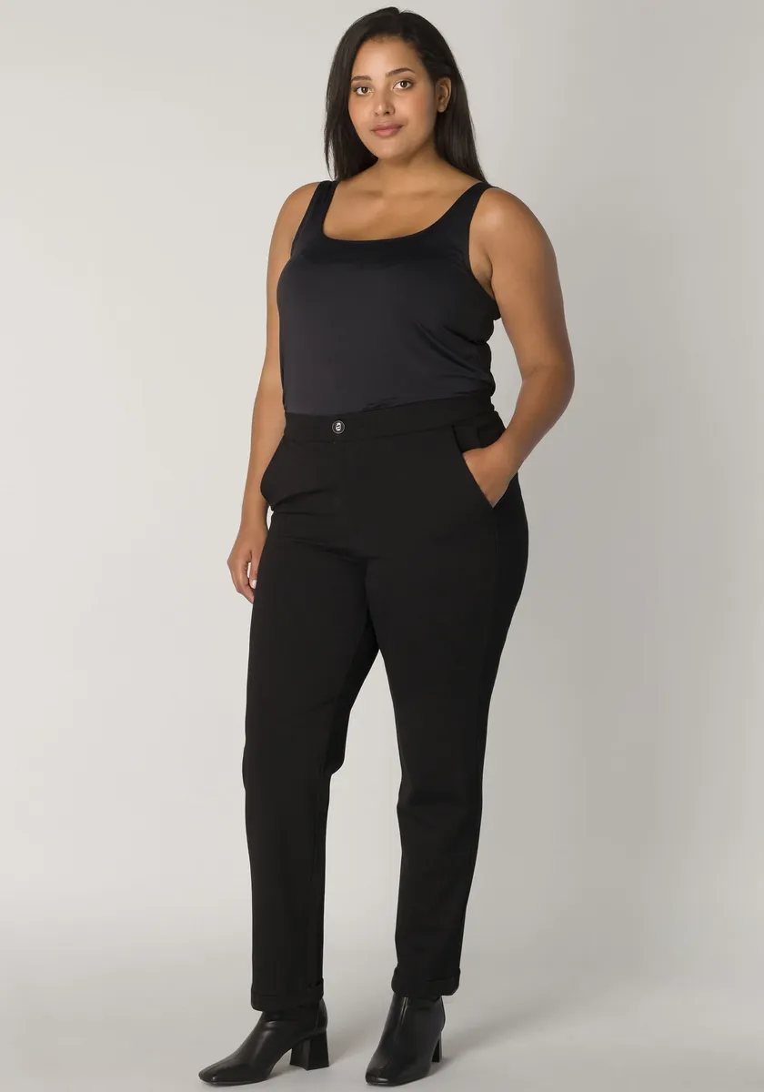 Трикотажные брюки Base Level Curvy с отворотами по низу, черный
Трикотажные брюки Base Level Curvy с отворотами по низу, черный