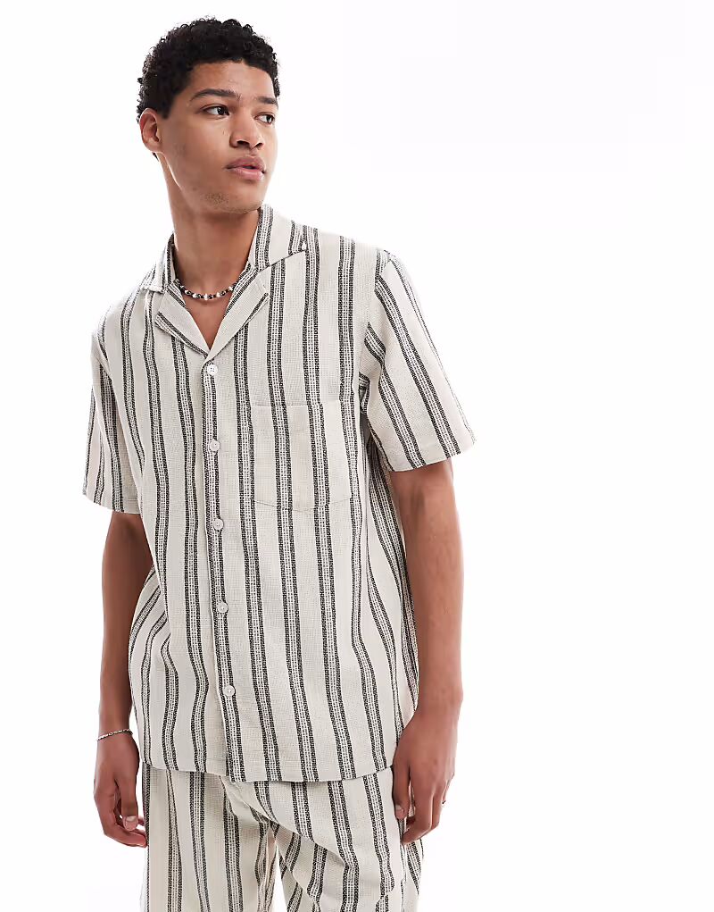 Пляжная рубашка в полоску, связанная крючком в серо-белых тонах Sol Beach
Пляжная рубашка в полоску, связанная крючком в серо-белых тонах Sol Beach