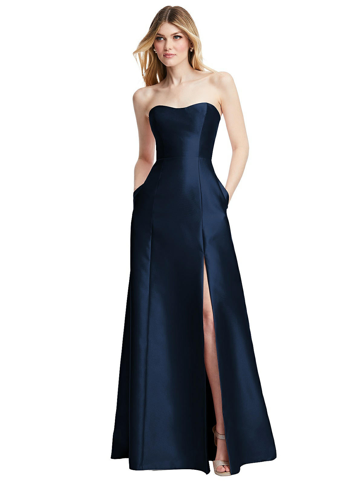 Атласное платье А-силуэта без бретелек с современным бантом Alfred Sung, цвет midnight navy
Атласное платье А-силуэта без бретелек с современным бантом Alfred Sung, цвет midnight navy