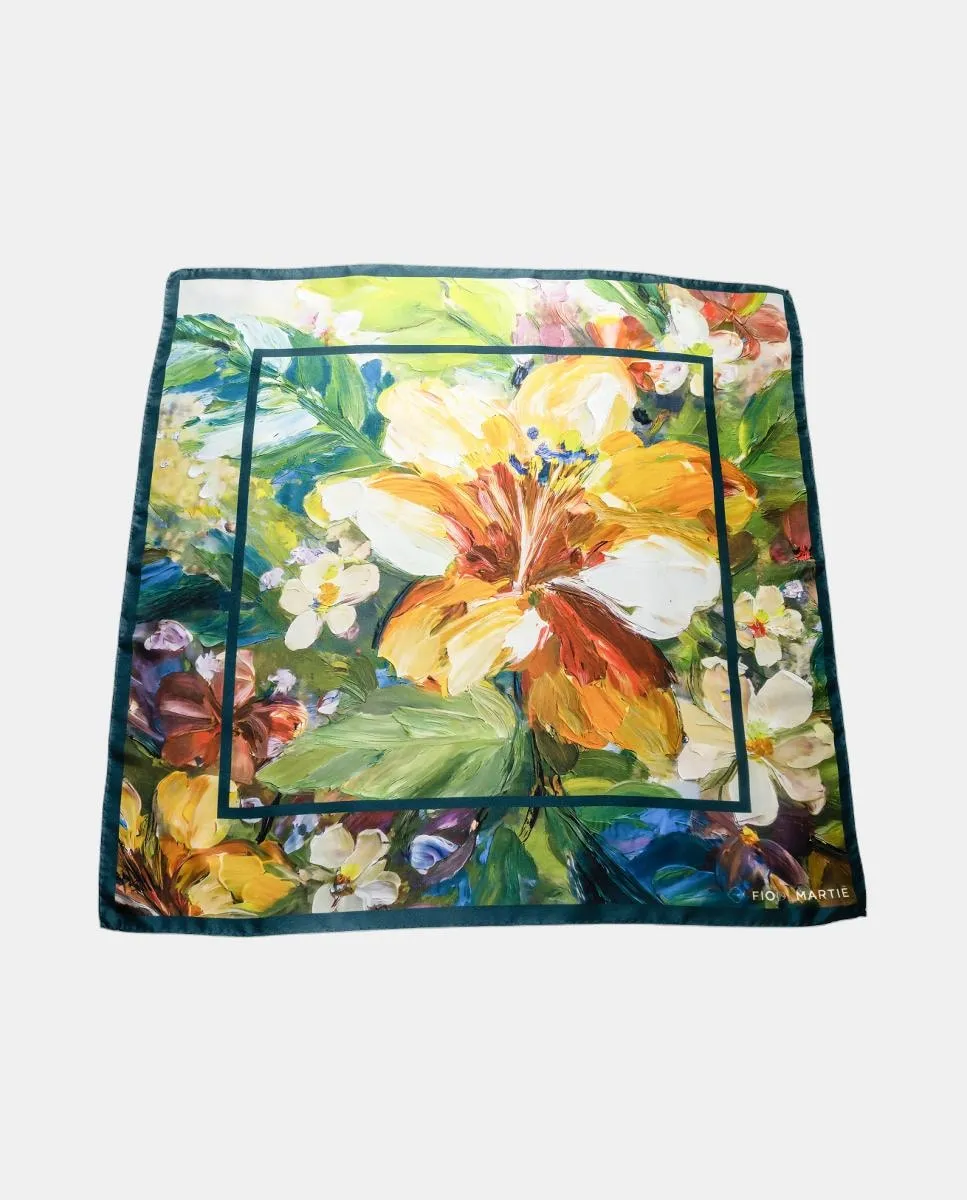 Большой шелковый платок с цветочным рисунком в синих, зеленых и желтых тонах Fio de Martié
Большой шелковый платок с цветочным рисунком в синих, зеленых и желтых тонах Fio de Martié