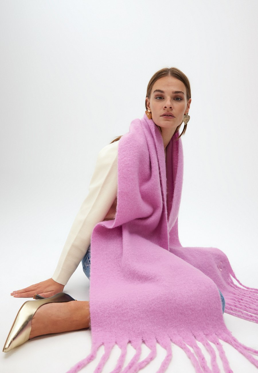 Шарф LOLA CASADEMUNT Scarf, Pink
Шарф LOLA CASADEMUNT Scarf, Pink