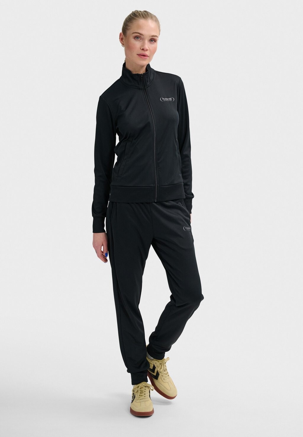 Спортивный костюм PAOLA SET Hummel, цвет black
Спортивный костюм PAOLA SET Hummel, цвет black