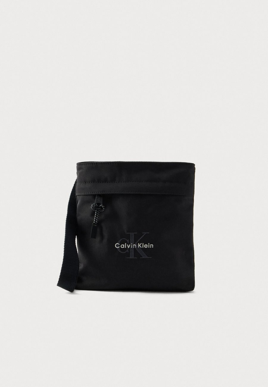 Сумка кросс-боди Calvin Klein BOLD FLATPACK, Black
Сумка кросс-боди Calvin Klein BOLD FLATPACK, Black
